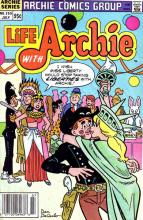 Life with Archie 255 cover picture